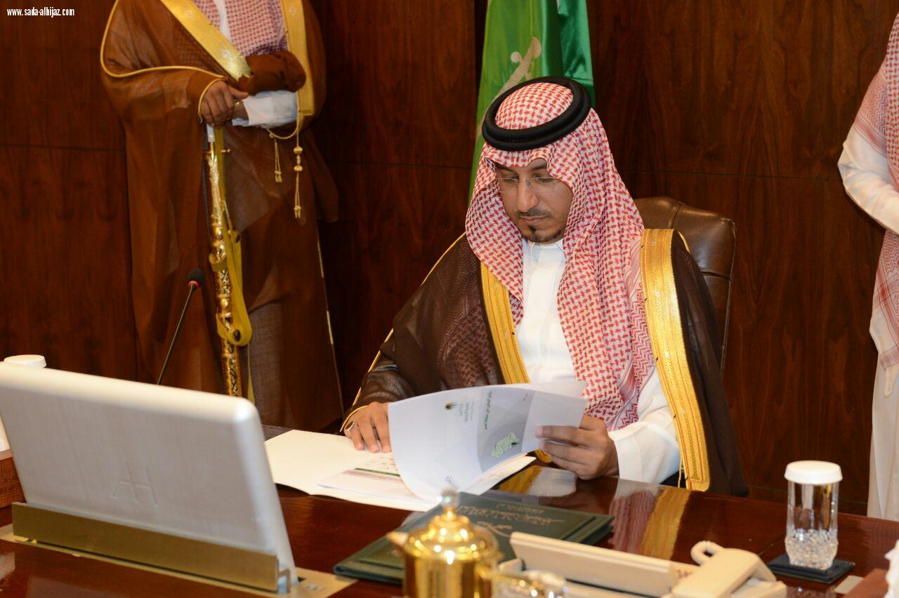 أمير عسير ونائبه يطلعان على برنامج التوطين بالمنطقة أبها